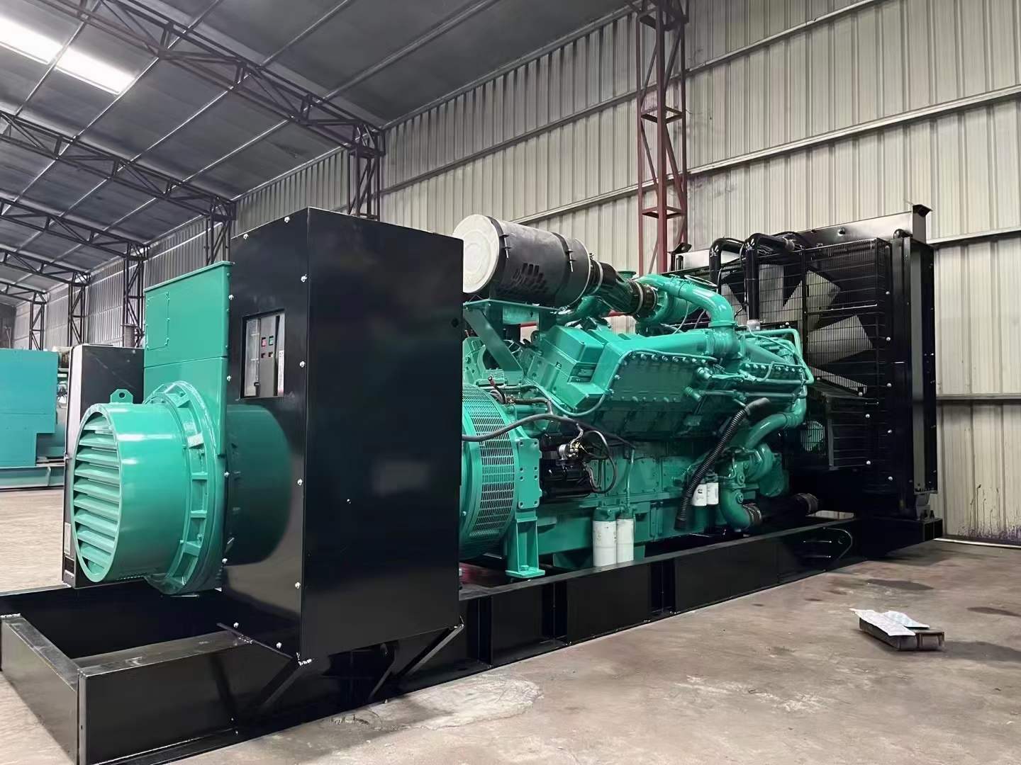 和田如何降低 800kW 柴油发电机输出电流的波动？