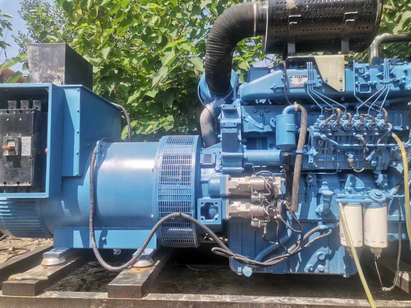 和田详细说明降低 800kW 柴油发电机输出电流波动的方法