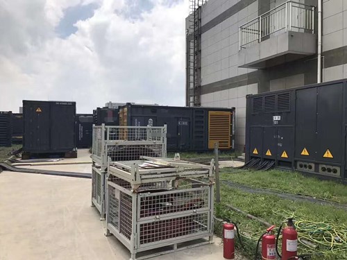 和田除了定期检查，还有哪些方法可以及时发现接触式转速表探头的磨损？