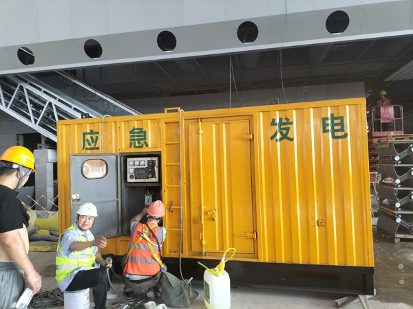 和田怎样判断空气滤清器是否需要更换？