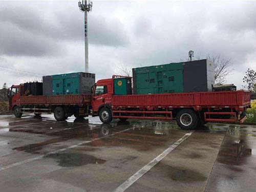 和田涂抹密封胶后，需要等待多长时间才能安装水冷式机油散热器密封件？