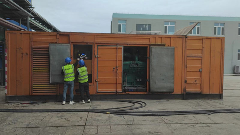 和田如何检查柴油发电机组的机油油位？